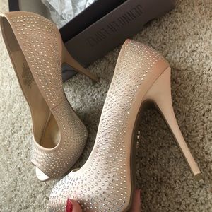 Jennifer Lopez rhinestone pumps!!